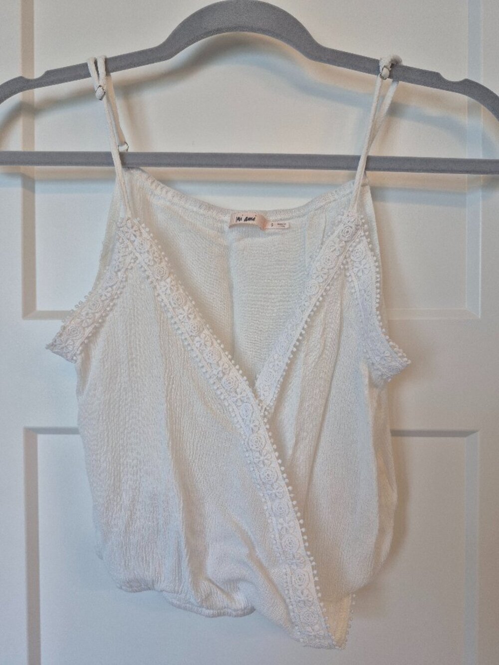 Mi Ami White Lace Trim Cami – Boho Wrap‑Style Tank Top